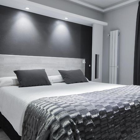 Hostal Overnight Madrid Exterior photo