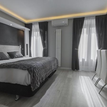 Hostal Overnight Madrid Exterior photo