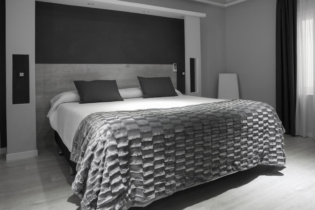 Hostal Overnight Madrid Exterior photo