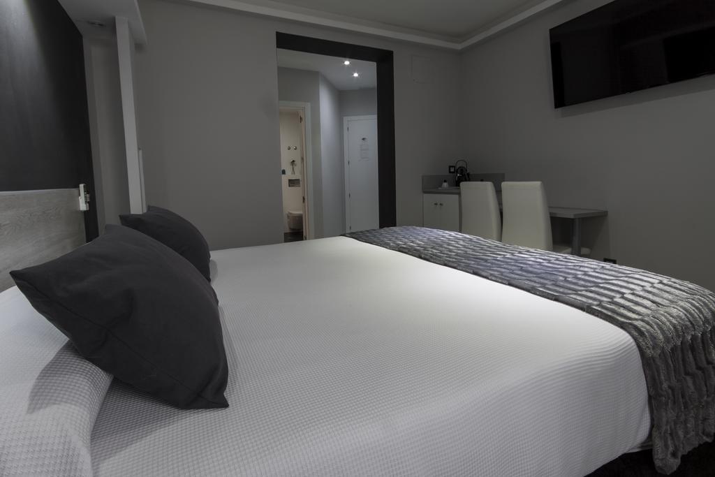 Hostal Overnight Madrid Exterior photo