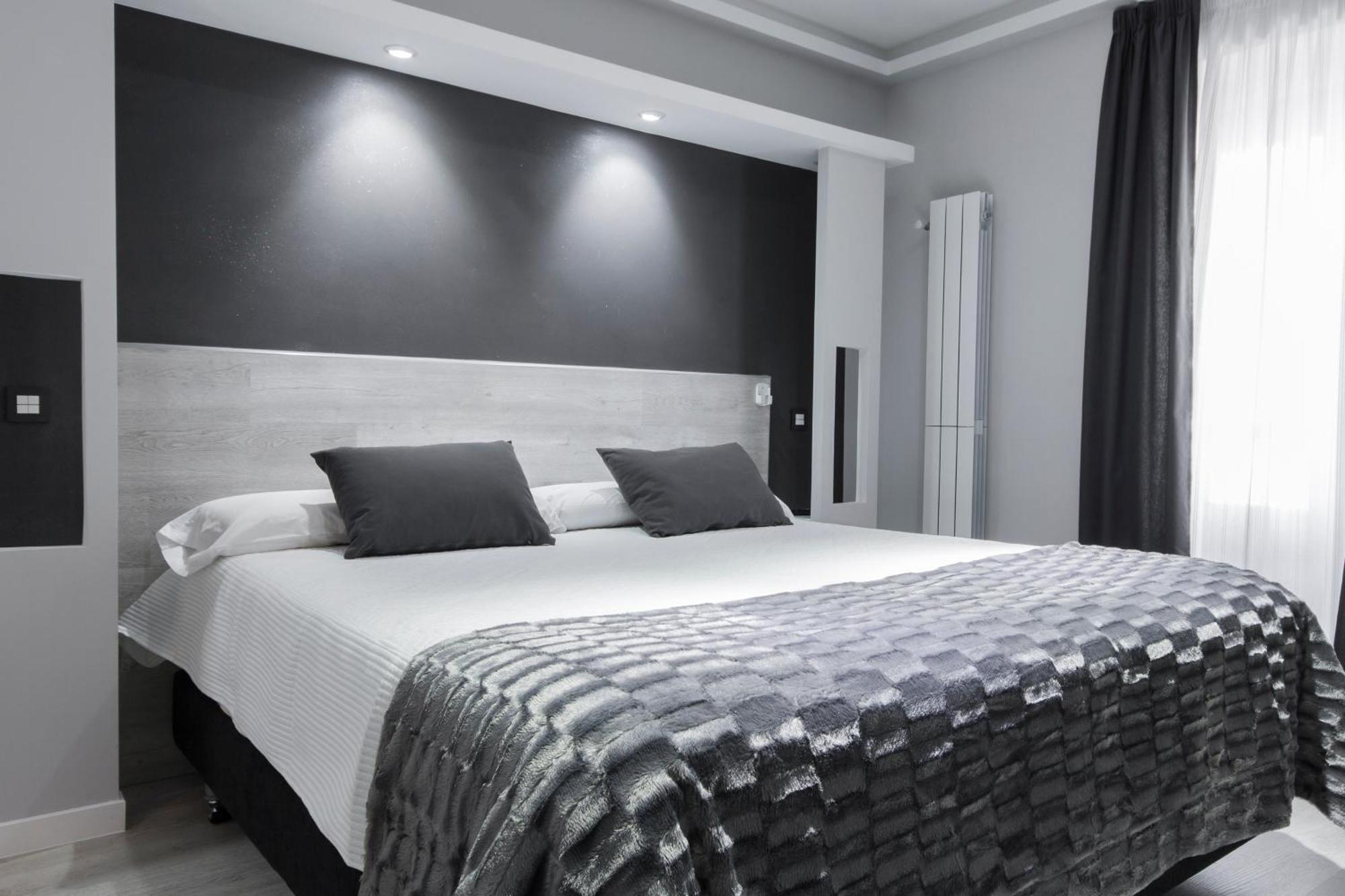 Hostal Overnight Madrid Exterior photo