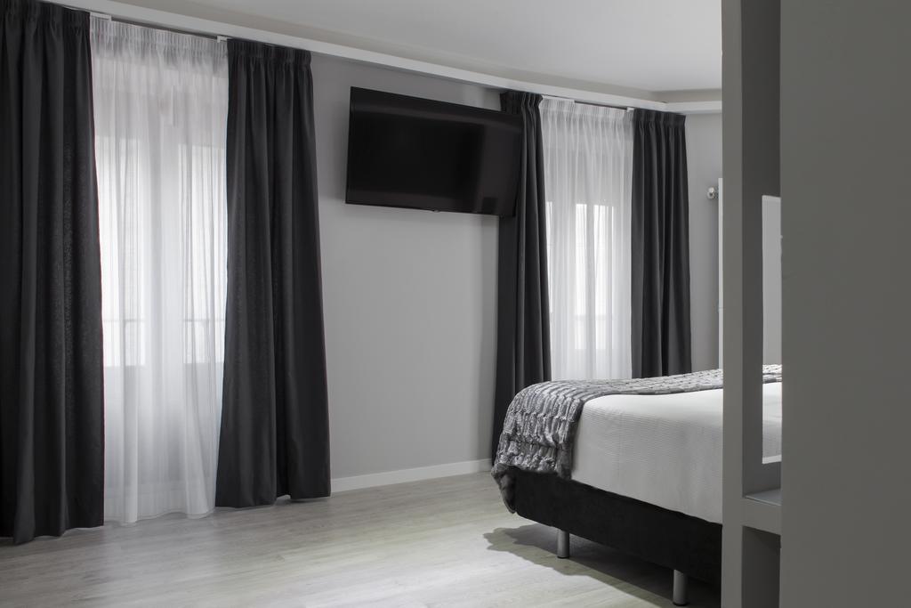 Hostal Overnight Madrid Exterior photo